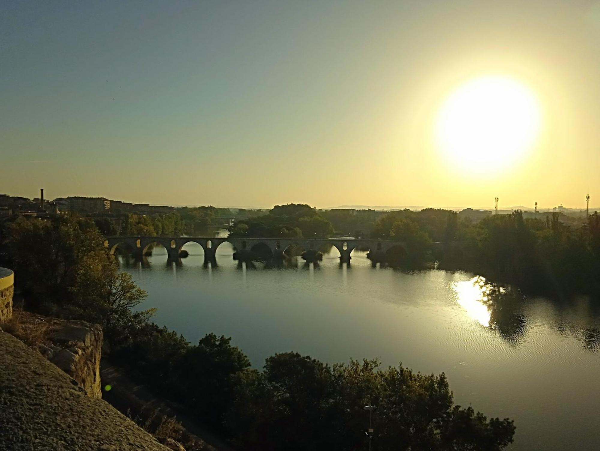 Mirador De Las Cigueenas Zamora Luaran gambar